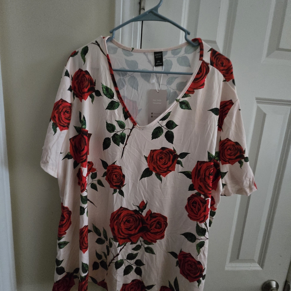 Chic Rose Print V-Neck Top